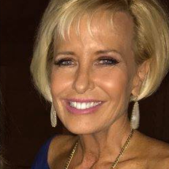 Meet your Posher, Carrie - Picture 2 of 2